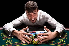 Filipino player browsing sports betting odds on mobile phone